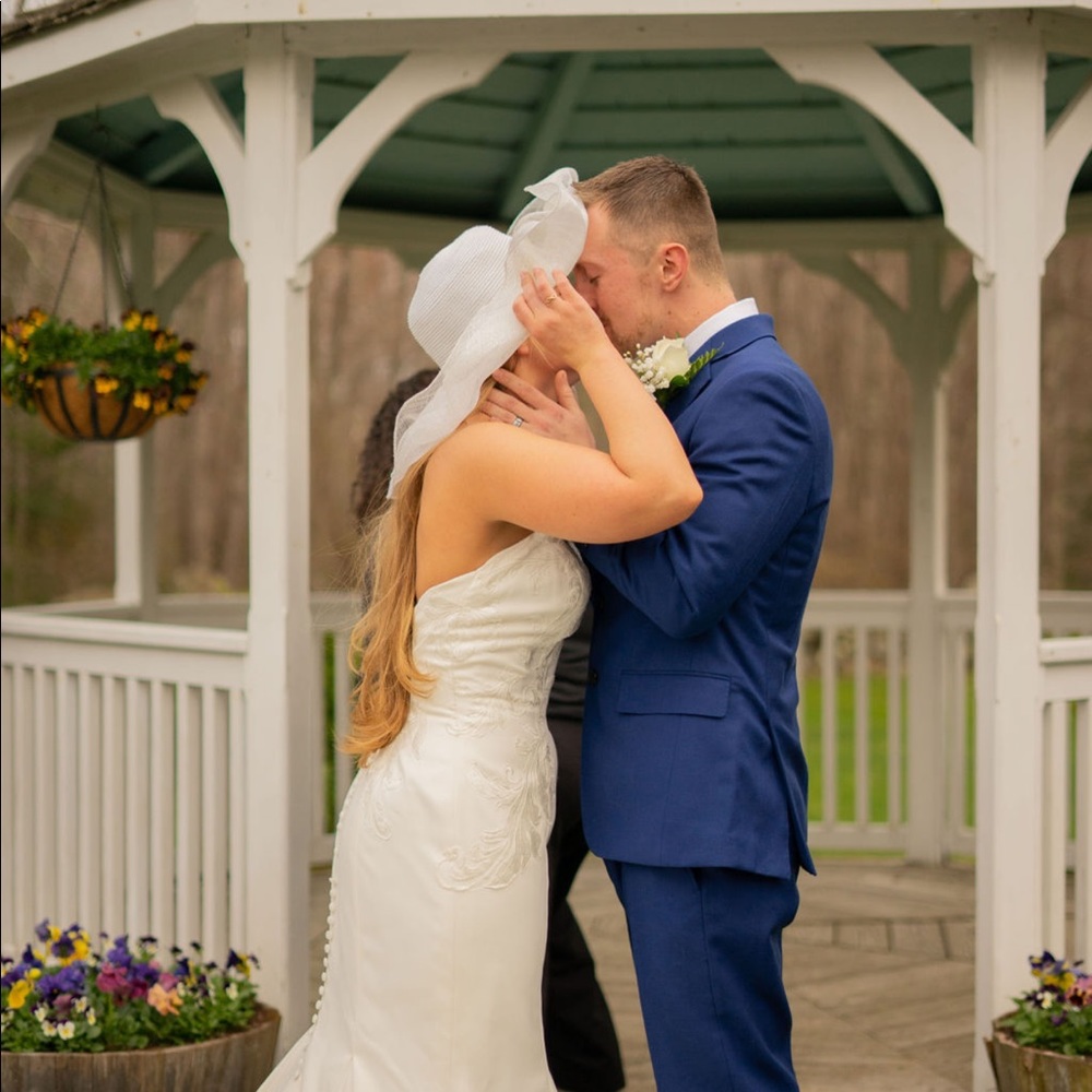 ATELIER PRONOVIAS Barcelona Trumpet Style Wedding Dress - Picture 3 of 8